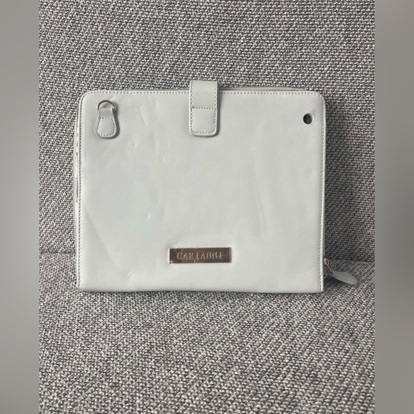 Carianni White IPad Case with Minimalist Design - Picture 1 of 16